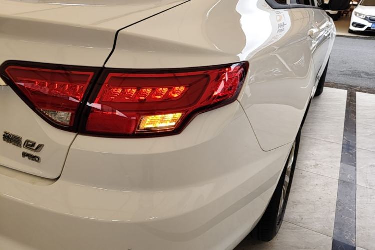 Used Geely Auto Emgrand New Energy 2022 EV Pro Ride-Hailing Version Lithium Iron Phosphate Right Rear Taillight
