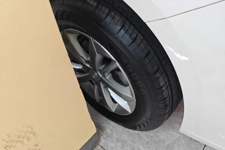 Used Geely Auto Emgrand New Energy 2022 EV Pro Ride-Hailing Version Lithium Iron Phosphate Right Rear Wheel Hub