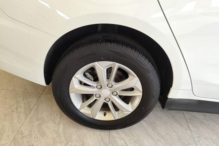 Used Geely Auto Emgrand New Energy 2022 EV Pro Ride-Hailing Version Lithium Iron Phosphate Right Rear Wheel Hub