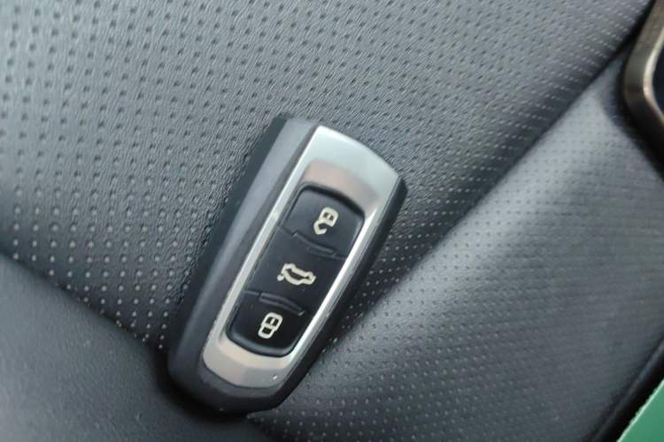 Used Geely Auto Emgrand New Energy 2022 EV Pro Ride-Hailing Version Lithium Iron Phosphate Vehicle Key