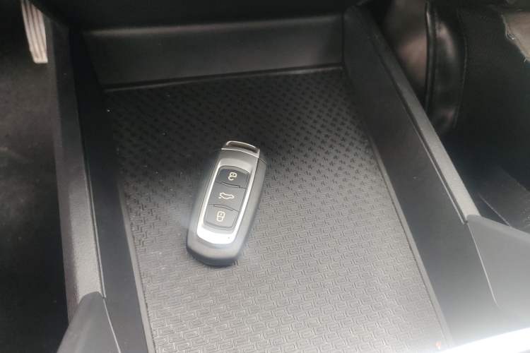 Used Geely Auto Emgrand New Energy 2022 EV Pro Ride-Hailing Version Lithium Iron Phosphate Vehicle Key