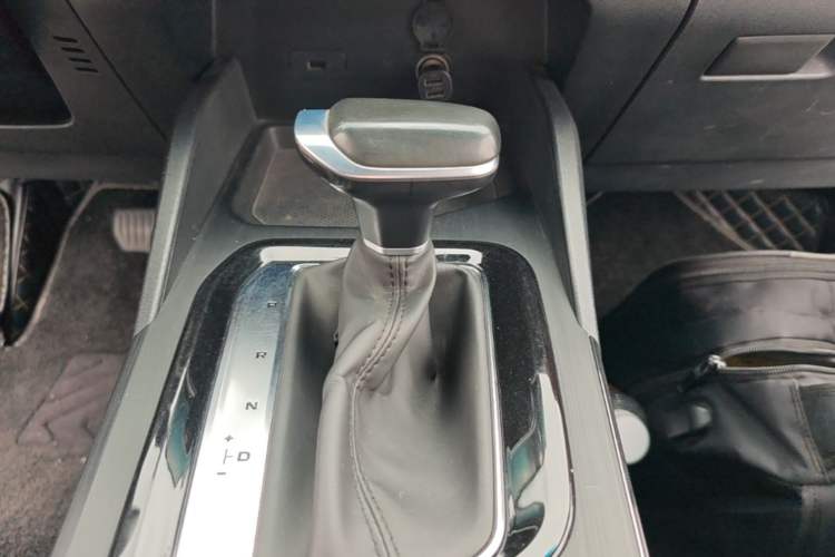 Used Geely Auto Emgrand S 2021 1.4T CVT Luxury Version Gear Lever