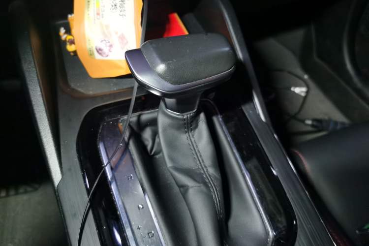 Used Geely Auto Emgrand S 2021 1.4T CVT Flagship Edition Gear Lever