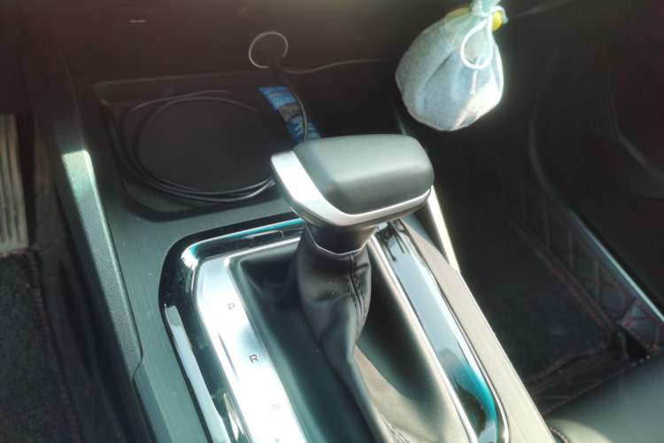 Used Geely Auto Emgrand S 2021 1.4T CVT Prestige Edition Gear Lever