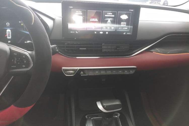 Used Geely Auto Emgrand S 2021 1.4T CVT Prestige Edition Audio And AC Panel