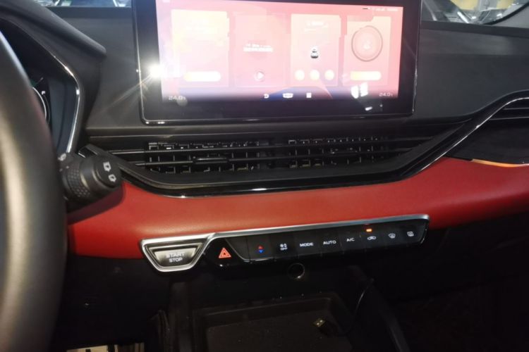 Used Geely Auto Emgrand S 2021 1.4T CVT Luxury Version Audio And AC Panel