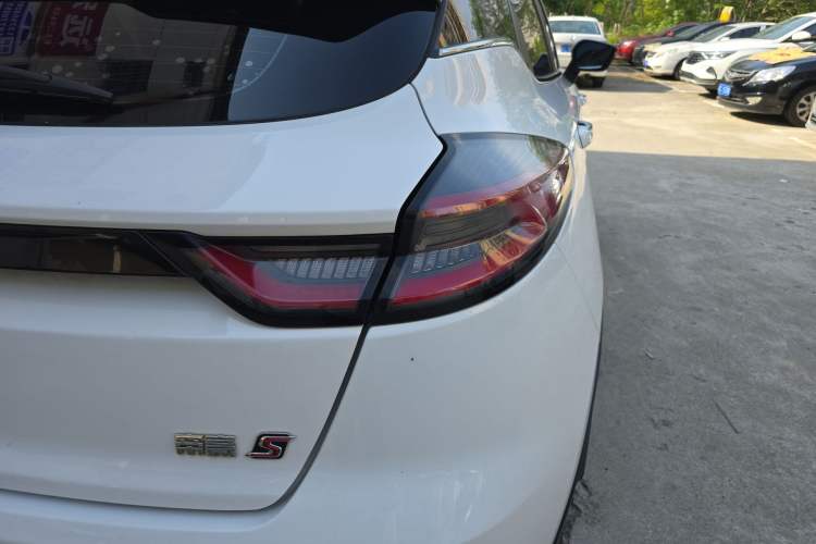 Used Geely Auto Emgrand S 2021 1.4T CVT Prestige Edition Exterior 3