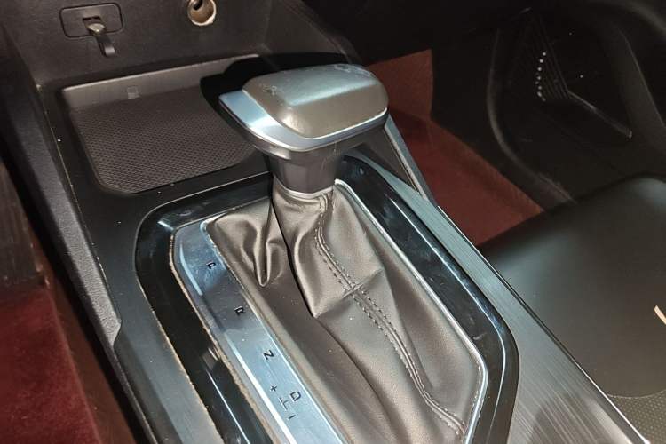 Used Geely Auto Emgrand S 2021 1.4T CVT Prestige Edition Gear Lever