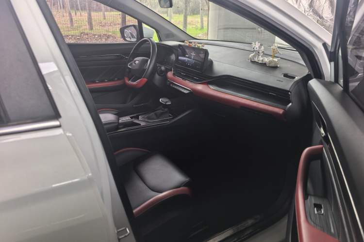 Used Geely Auto Emgrand S 2021 1.4T CVT Prestige Edition Interior 1