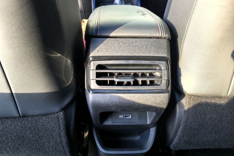 Used Geely Auto Emgrand S 2021 1.4T CVT Prestige Edition Interior 15