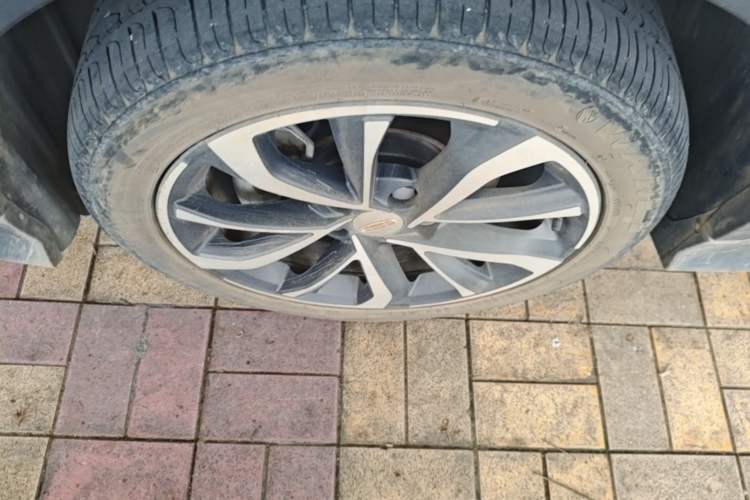 Used Geely Auto Emgrand S 2021 1.4T CVT Luxury Version Left Front Wheel Hub