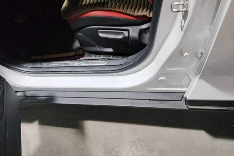 Used Geely Auto Emgrand S 2021 1.4T CVT Luxury Version Left Side Sill