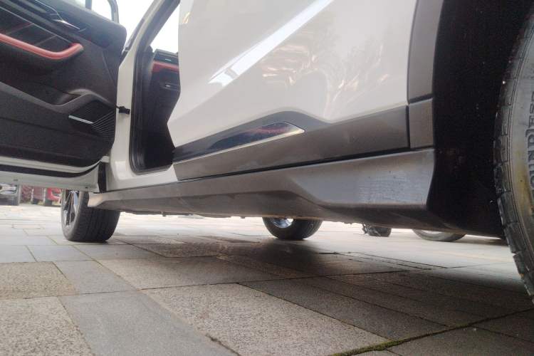 Used Geely Auto Emgrand S 2021 1.4T CVT Luxury Version Left Side Sill