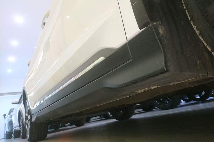 Used Geely Auto Emgrand S 2021 1.4T Manual Comfort Model Right Side Sill