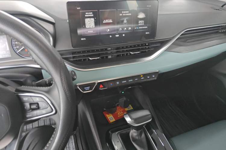 Used Geely Auto Emgrand S 2022 1.4T CVT Crossover Player Edition Audio And AC Panel