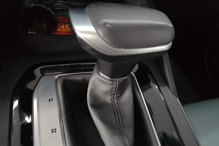 Used Geely Auto Emgrand S 2022 1.4T CVT Crossover Player Edition Gear Lever