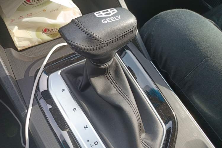 Used Geely Auto Emgrand S 2022 1.4T CVT Crossover Player Edition Gear Lever