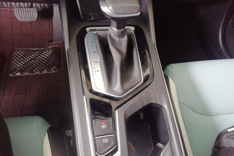 Used Geely Auto Emgrand S 2022 1.4T CVT Crossover Player Edition Gear Lever