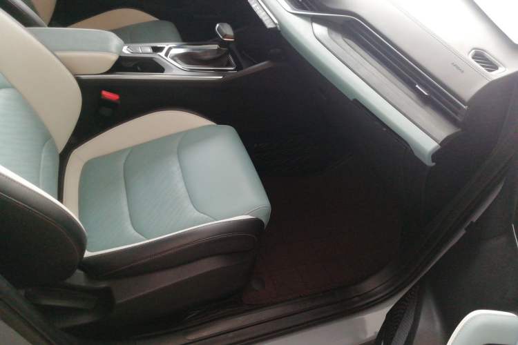 Used Geely Auto Emgrand S 2022 1.4T CVT Crossover Player Edition Right Front Seat