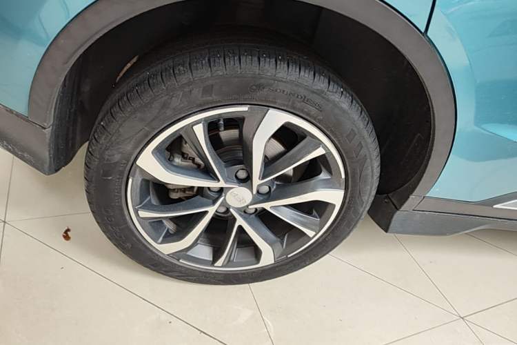 Used Geely Auto Emgrand S 2022 1.4T CVT Crossover Player Edition Right Rear Wheel Hub