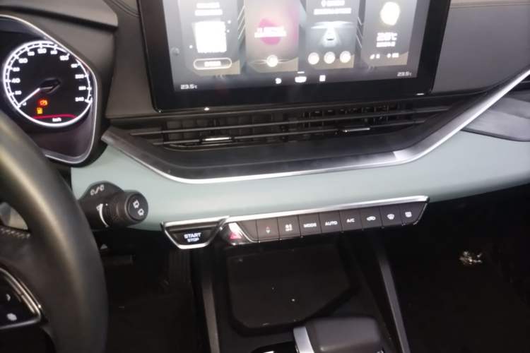 Used Geely Auto Emgrand S 2022 1.4T CVT Crossover Player Edition Audio And AC Panel