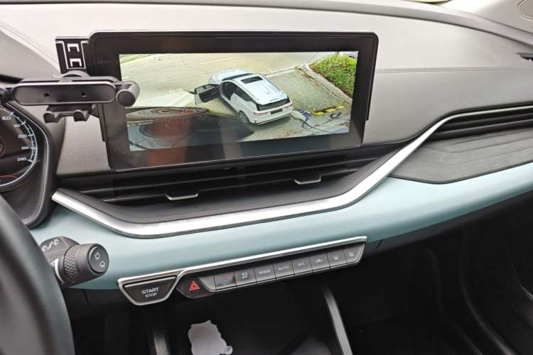 Used Geely Auto Emgrand S 2022 1.4T CVT Crossover Player Edition Audio And AC Panel
