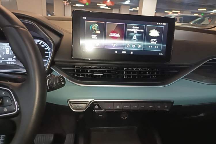 Used Geely Auto Emgrand S 2022 1.4T CVT Crossover Player Edition Audio And AC Panel