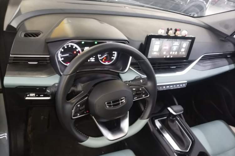 Used Geely Auto Emgrand S 2022 1.4T CVT Crossover Player Edition Center Console