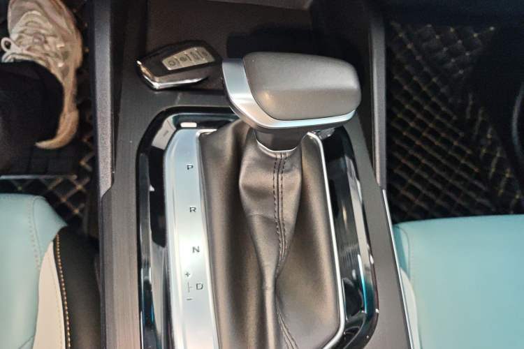 Used Geely Auto Emgrand S 2022 1.4T CVT Crossover Player Edition Gear Lever