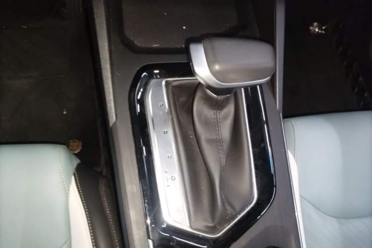 Used Geely Auto Emgrand S 2022 1.4T CVT Crossover Player Edition Gear Lever