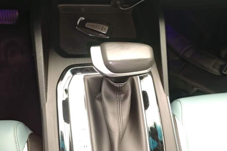 Used Geely Auto Emgrand S 2022 1.4T CVT Crossover Player Edition Gear Lever