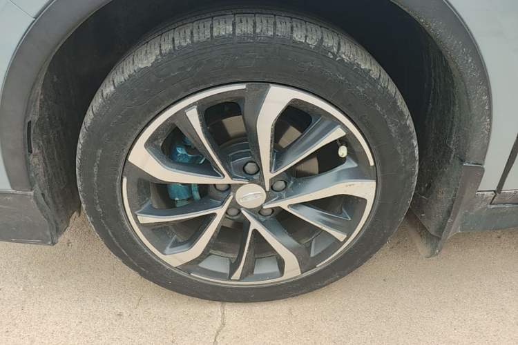Used Geely Auto Emgrand S 2022 1.4T CVT Crossover Player Edition Left Front Wheel Hub