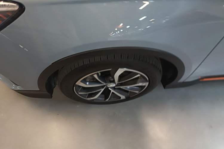 Used Geely Auto Emgrand S 2022 1.4T CVT Crossover Player Edition Left Front Wheel Hub