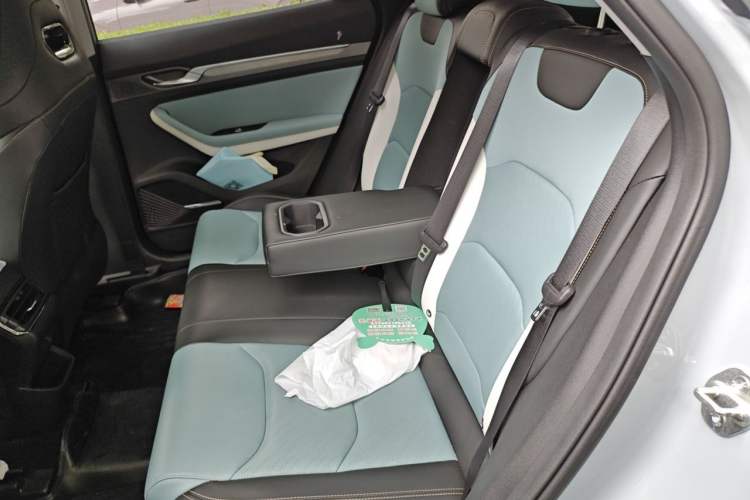 Used Geely Auto Emgrand S 2022 1.4T CVT Crossover Player Edition Left Rear Seat
