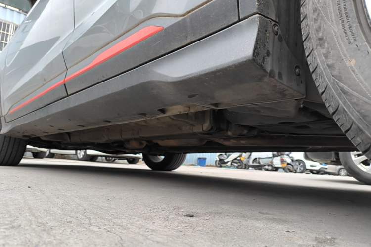 Used Geely Auto Emgrand S 2022 1.4T CVT Crossover Player Edition Left Side Sill