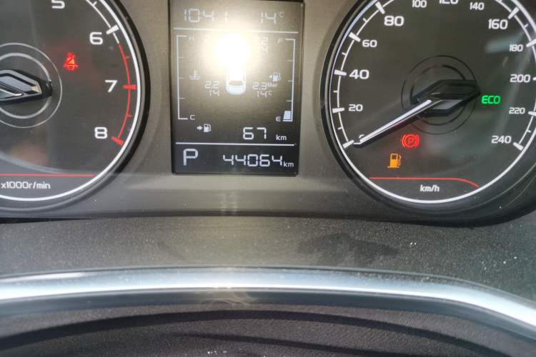 Used Geely Auto Emgrand S 2022 1.4T CVT Crossover Player Edition Odometer Close Up