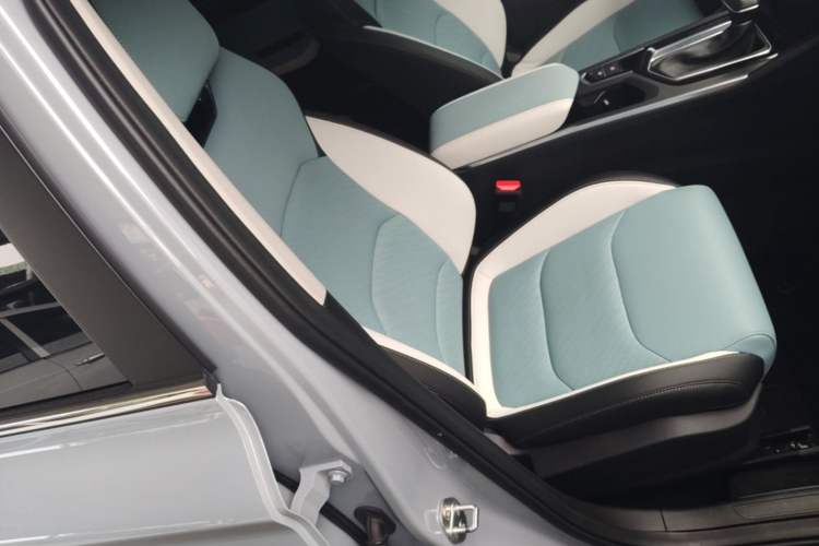 Used Geely Auto Emgrand S 2022 1.4T CVT Crossover Player Edition Right Front Seat
