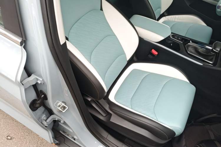 Used Geely Auto Emgrand S 2022 1.4T CVT Crossover Player Edition Right Front Seat