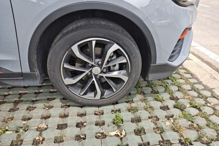 Used Geely Auto Emgrand S 2022 1.4T CVT Crossover Player Edition Right Front Wheel Hub