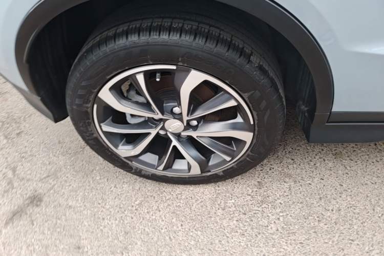 Used Geely Auto Emgrand S 2022 1.4T CVT Crossover Player Edition Right Rear Wheel Hub