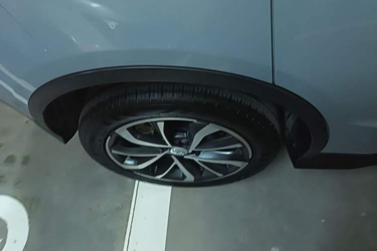 Used Geely Auto Emgrand S 2022 1.4T CVT Crossover Player Edition Right Rear Wheel Hub