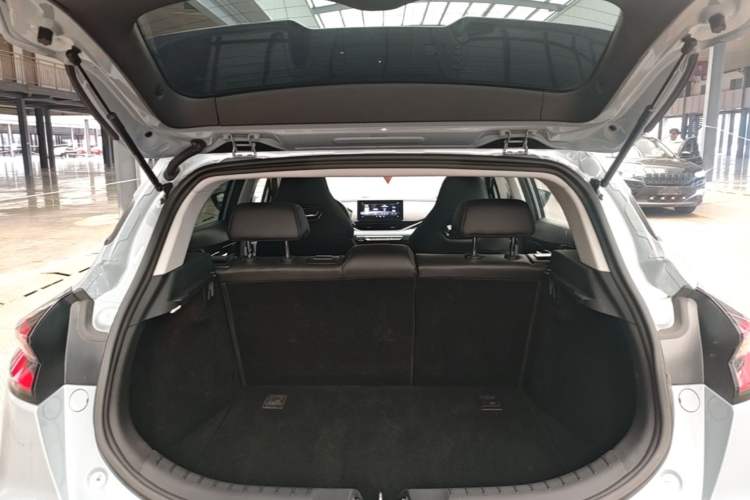 Used Geely Auto Emgrand S 2022 1.4T CVT Crossover Player Edition Trunk