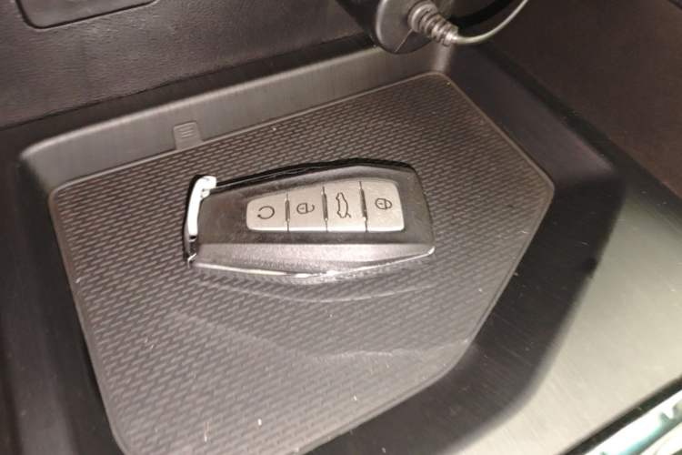 Used Geely Auto Emgrand S 2022 1.4T CVT Crossover Player Edition Vehicle Key