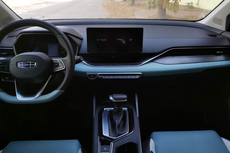 Used Geely Auto Emgrand S 2022 1.4T CVT Crossover Player Edition Audio And AC Panel