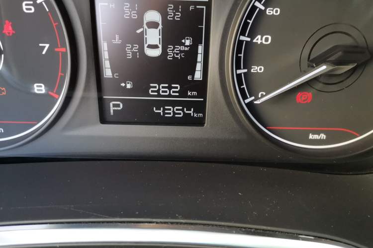 Used Geely Auto Emgrand S 2022 1.4T CVT Crossover Player Edition Odometer Close Up