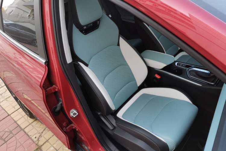 Used Geely Auto Emgrand S 2022 1.4T CVT Crossover Player Edition Right Front Seat