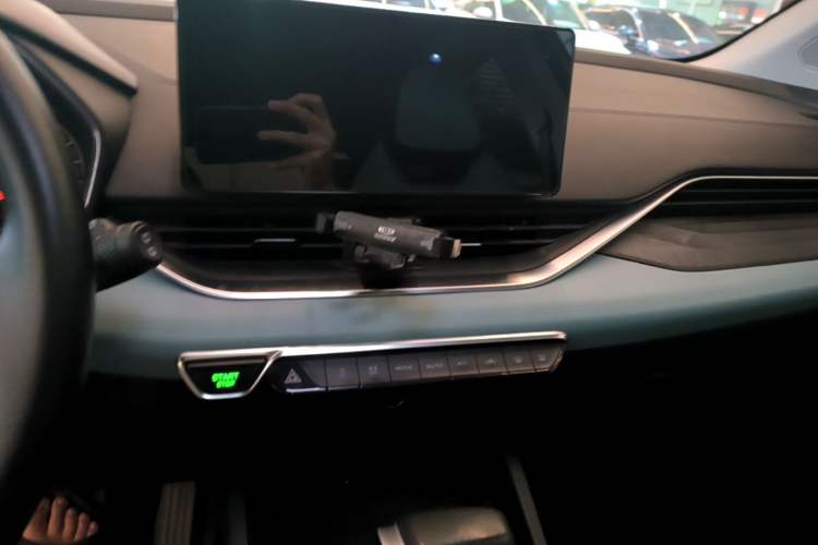 Used Geely Auto Emgrand S 2022 1.4T CVT Crossover Player Edition Audio And AC Panel