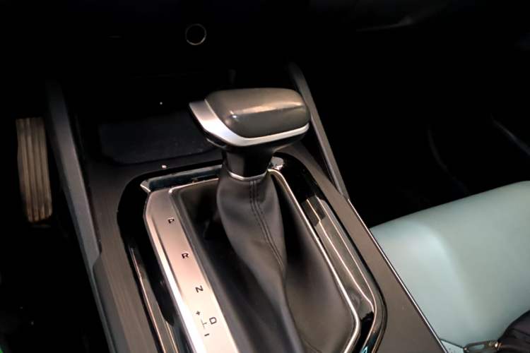 Used Geely Auto Emgrand S 2022 1.4T CVT Crossover Player Edition Gear Lever
