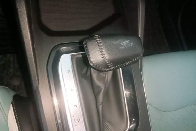 Used Geely Auto Emgrand S 2022 1.4T CVT Crossover Player Edition Gear Lever