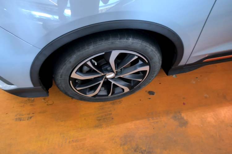 Used Geely Auto Emgrand S 2022 1.4T CVT Crossover Player Edition Left Front Wheel Hub